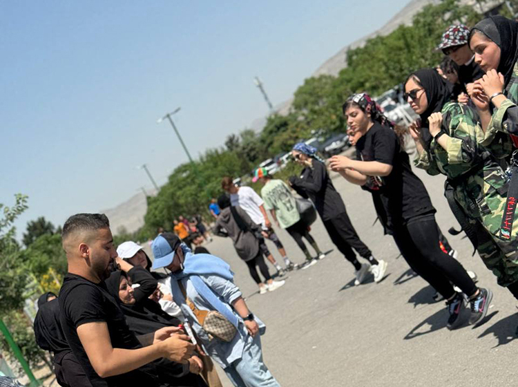 تمرین گروهی رزمی کاران پایتخت به میزبانی محمد موسوی، دبیر هیئت رزمی کن 13 تمرین گروهی رزمی کاران پارک پردیسان تمرین مشترک رزمی کاران پایتخت به میزبانی محمد موسوی تمرین مشترک آقایان و بانوان 1